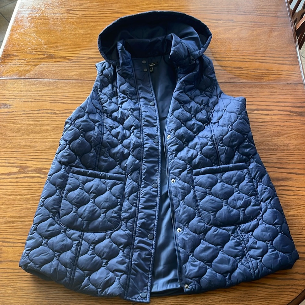 Susan Graver L Navy Weekend Vest with Hood A618800 - Picture 2 of 6